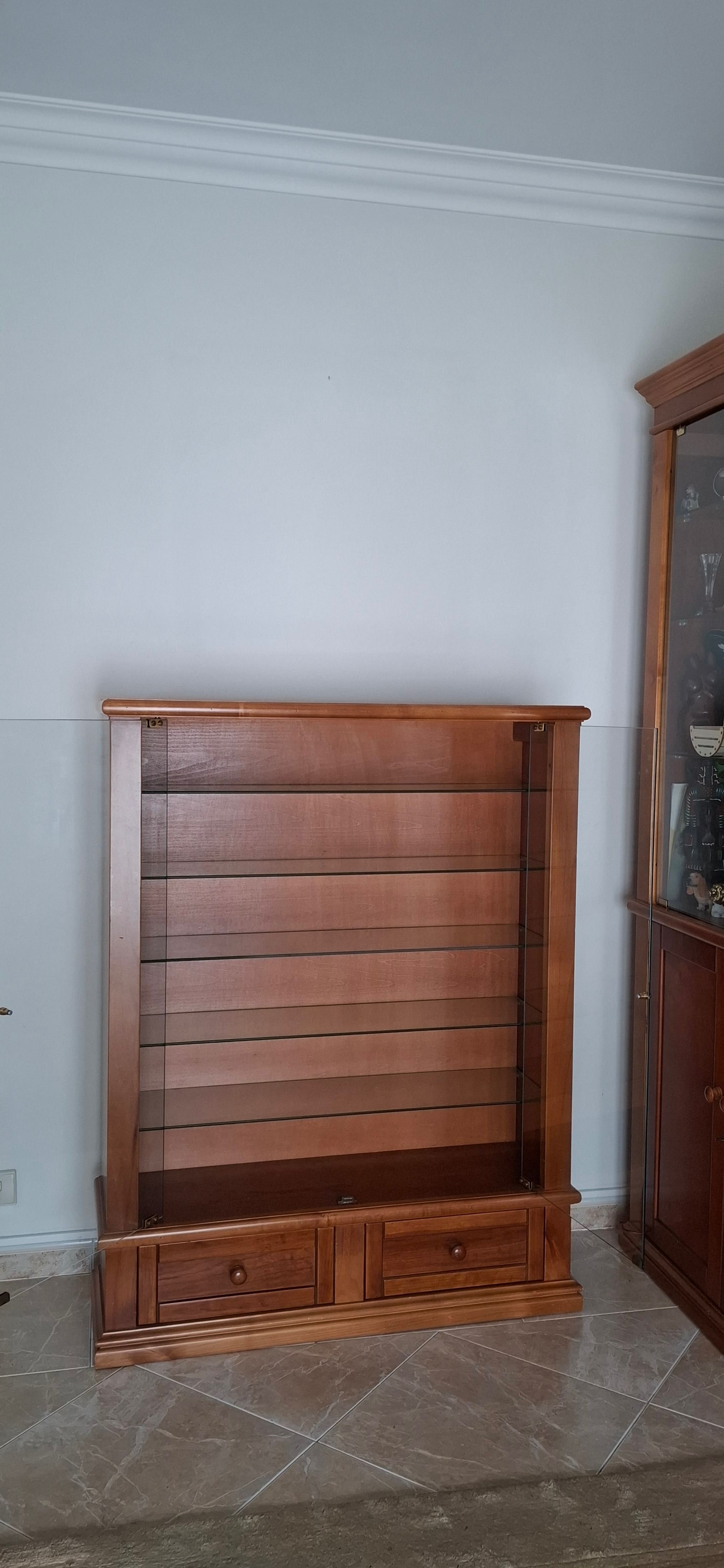 Cristaleira/Móvel de Madeira com Portas de Vidro