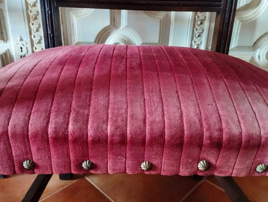 Antigo e excecional par de cadeirões trono restaurados