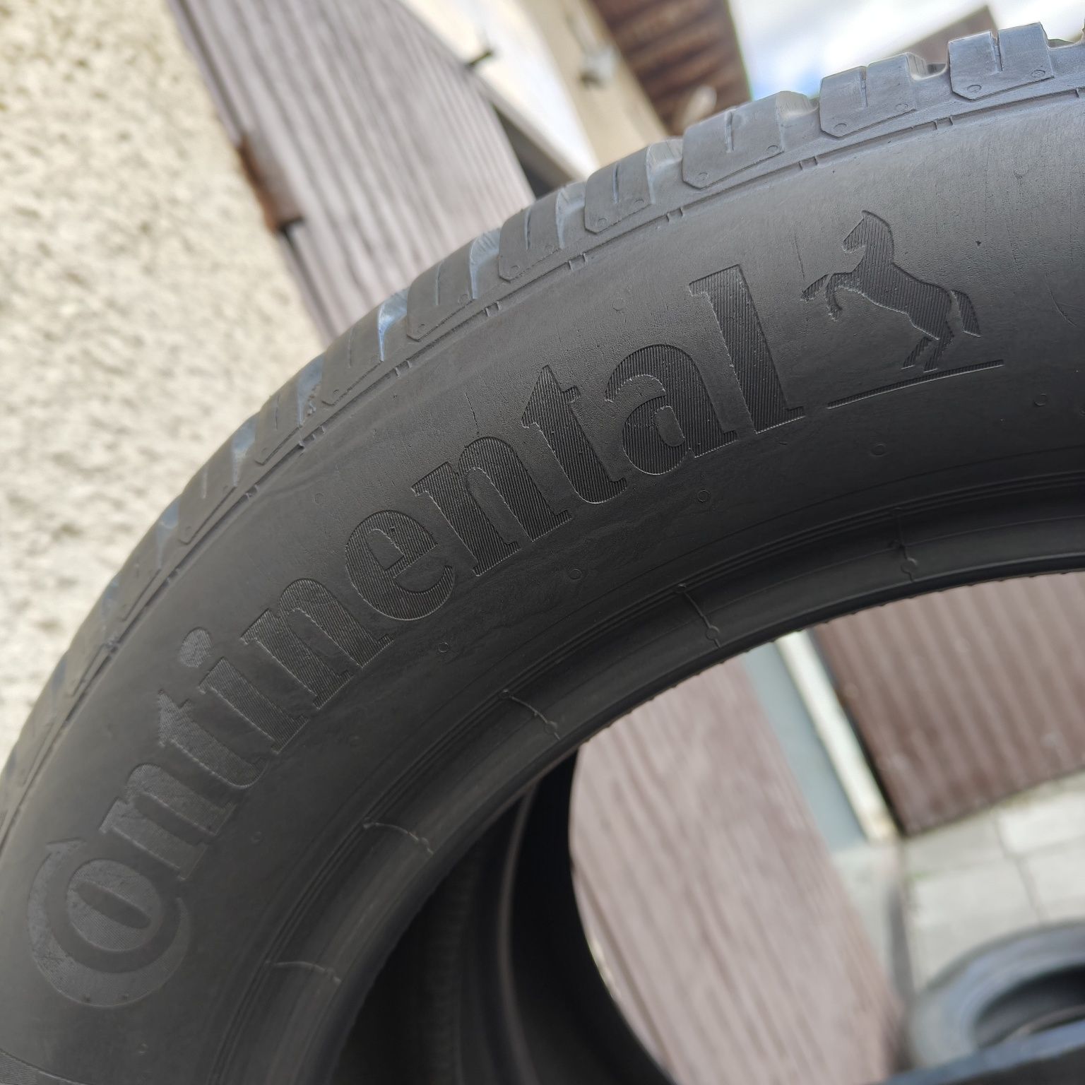 235/55/18 Sprzedam parę opon całorocznych Continental