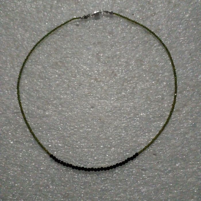 Колье-чокери из натуральных камней