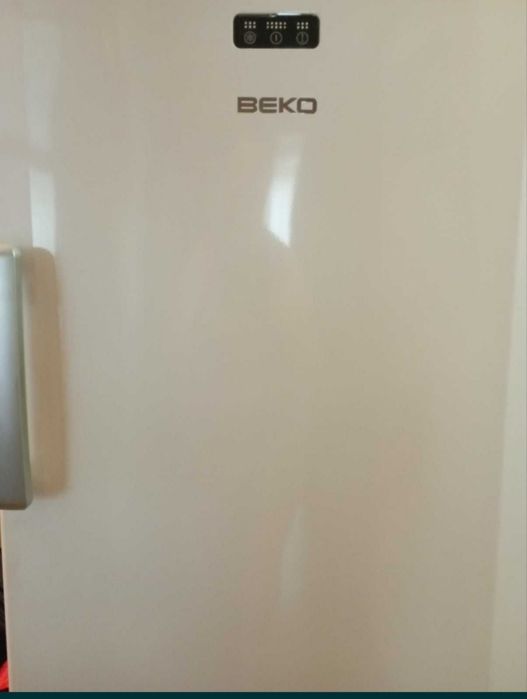 Морозильна камера Beko.