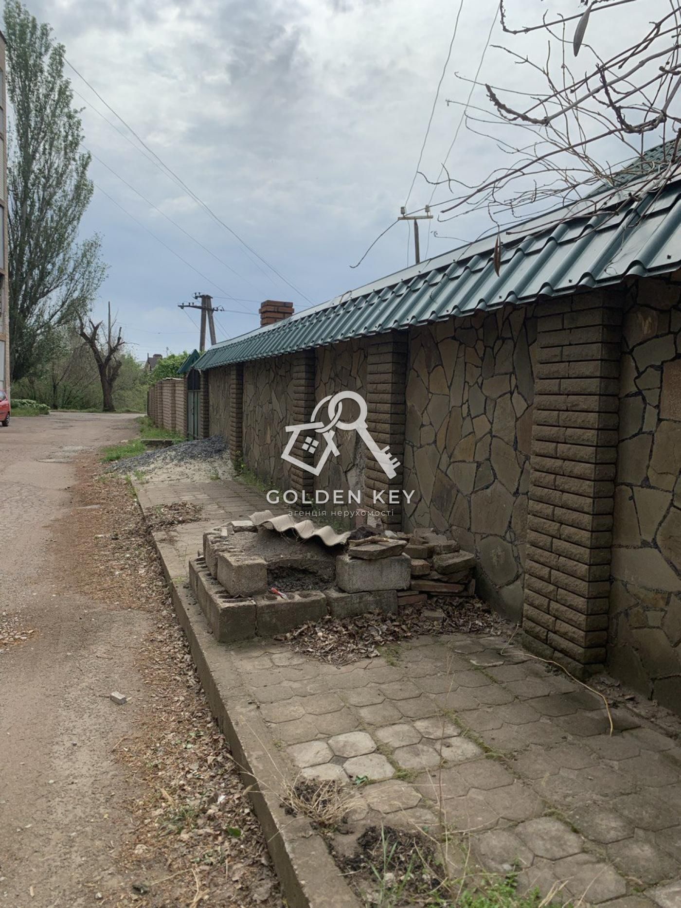 Продаж будинку по вул. Черняховського