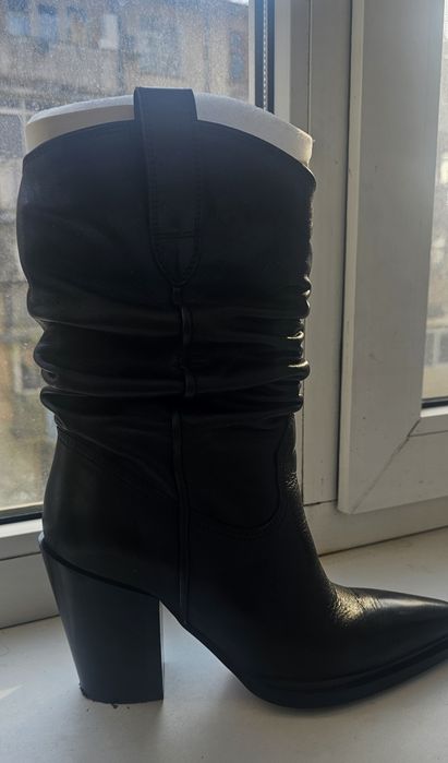 Продам новые сапожки казаки осень-весна.