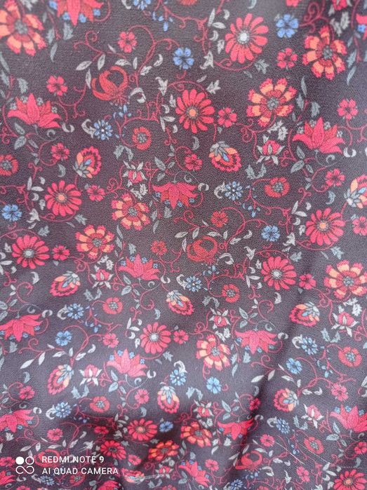 Czarna w drobne kwiaty sukienka Stradivarius S