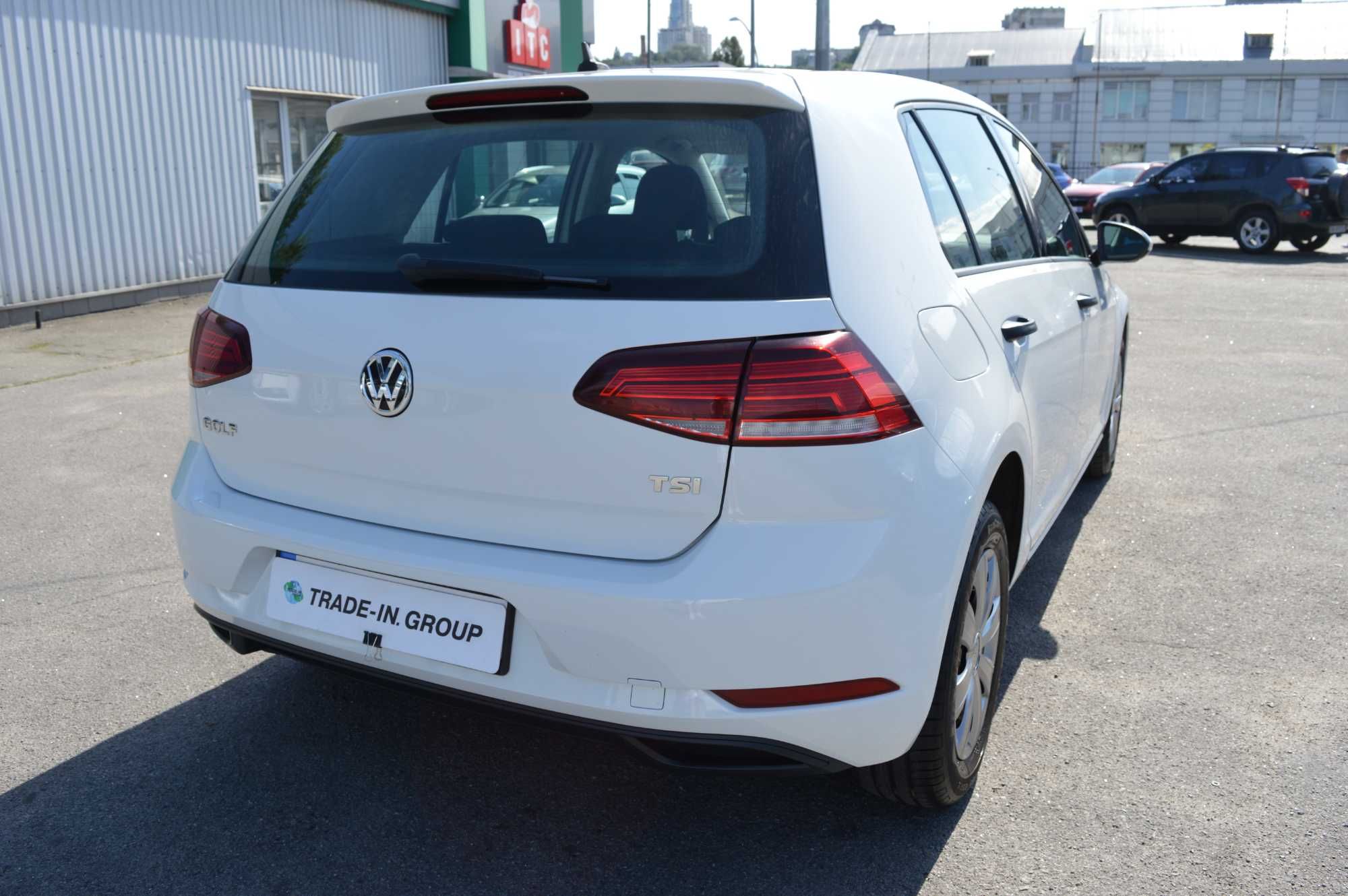 Авто Volkswagen Golf 2017 1.0tsi