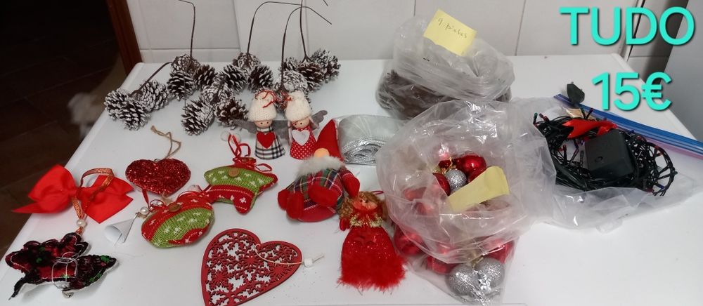 ENFEITES DE NATAL CASA E ÁRVORE.Quarto,Sala,Cozinha,loja,Garagem,Hall.