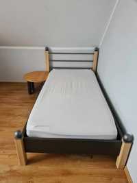 Łóżko ze stoliczkiem + materac 200×100