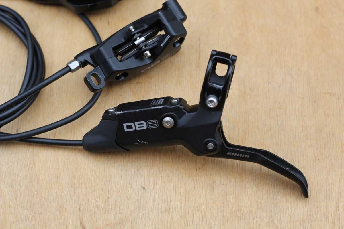 Гальма Гальма: SRAM DB8, Shimano DEORE XT