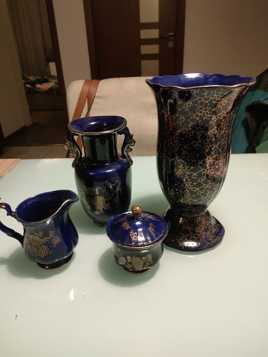 Komplet granatowej porcelany