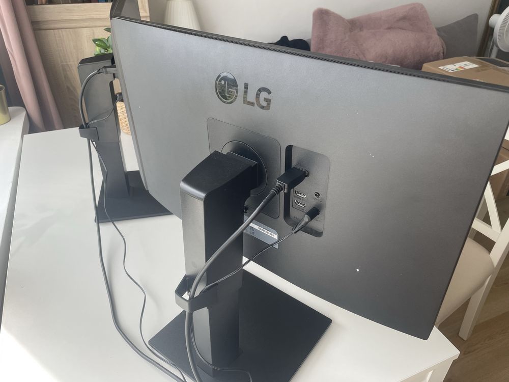 Monitor LG 24 cale 1440p QHD