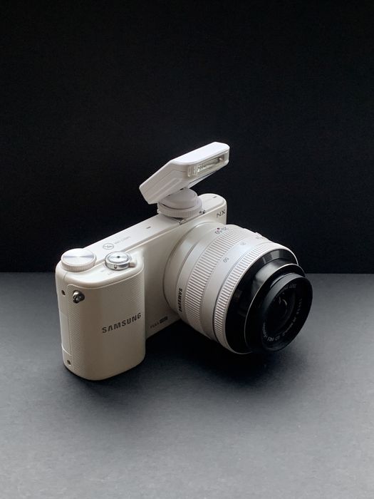 Фотоапарат Samsung NX2000/Wi-Fi
