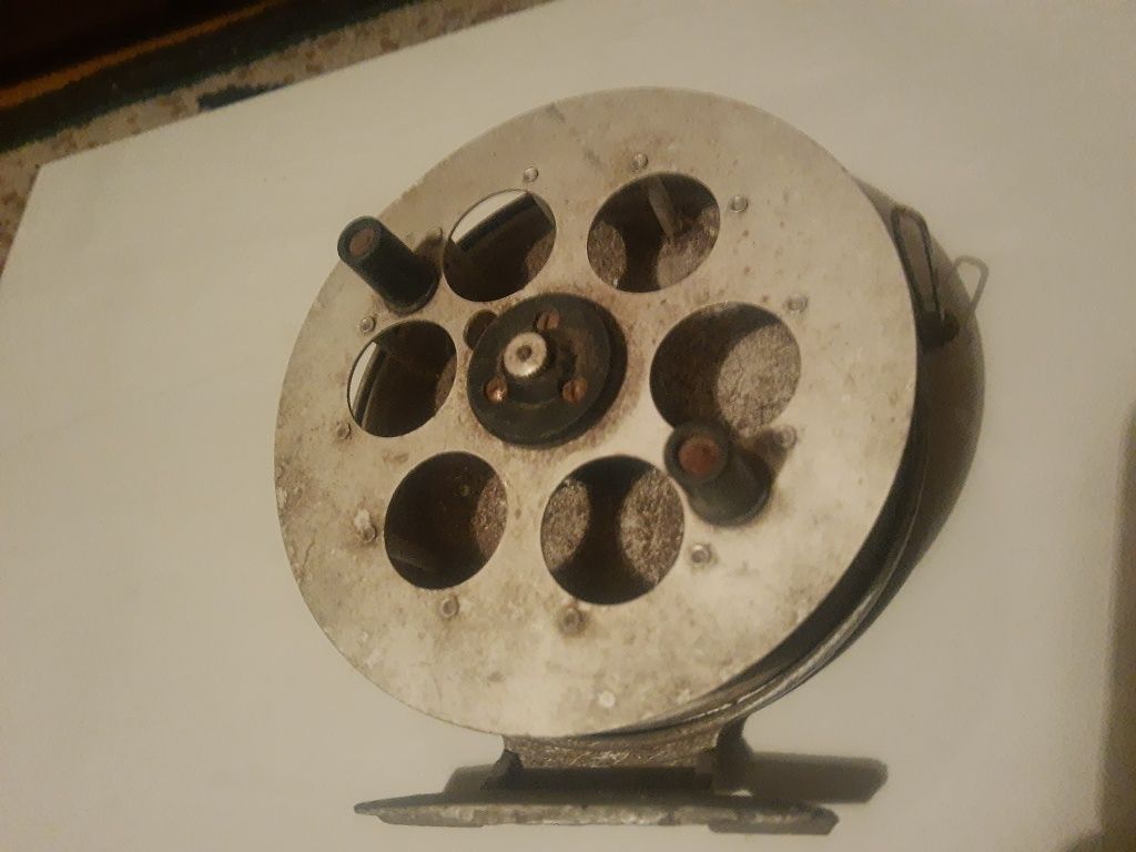 Stary kołowrotek zabytkowy retro dla kolekcjonera zbieracza
