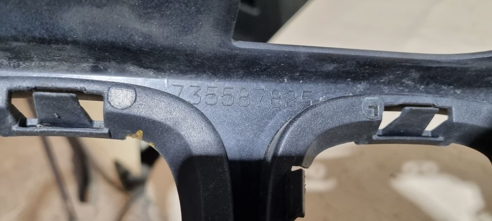 Atrapa grill jeep renegade 14- cała bez pęknięć