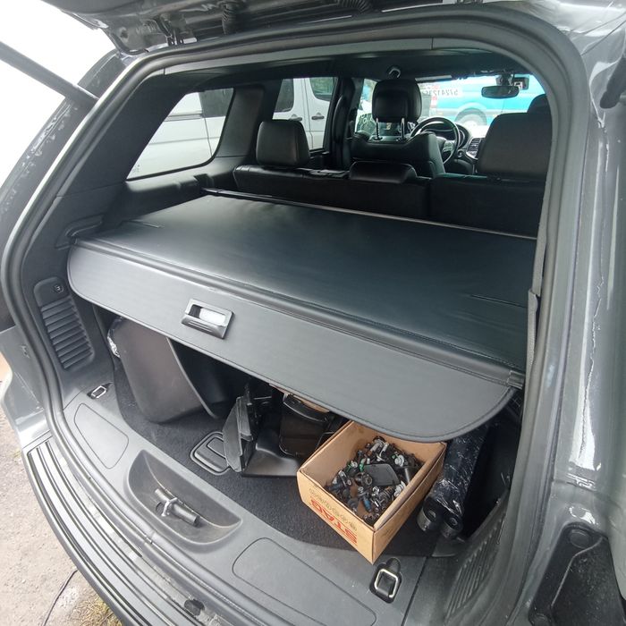 Шторка багажника Jeep Grand Cherokee WK2