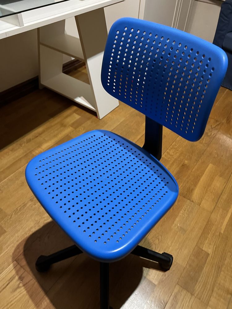 Cadeira secretaria de crianca IKEA