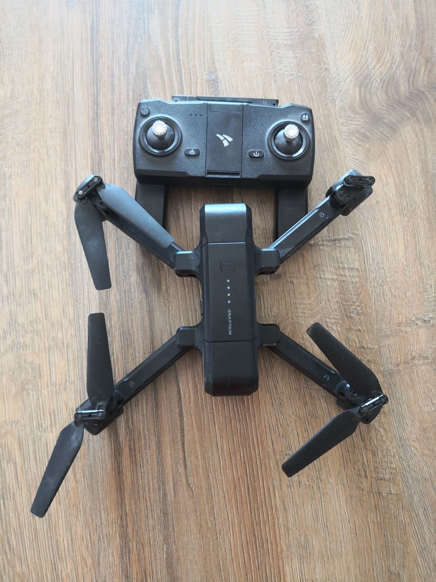 Dron z GPS i kamerką