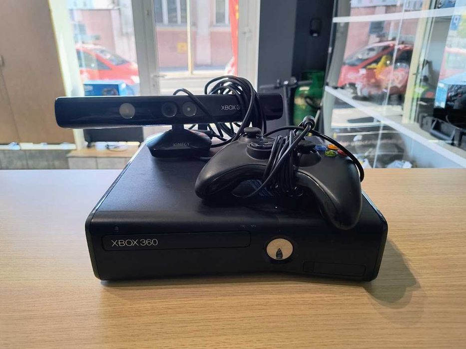 Konsola Xbox 360 4Gb + Pad ,Kinect Sensor Ruchu
