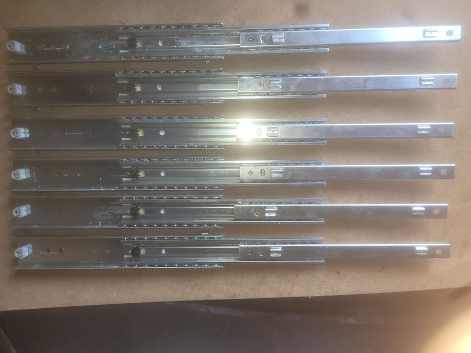 Prowadnice Thomas Regout B.V