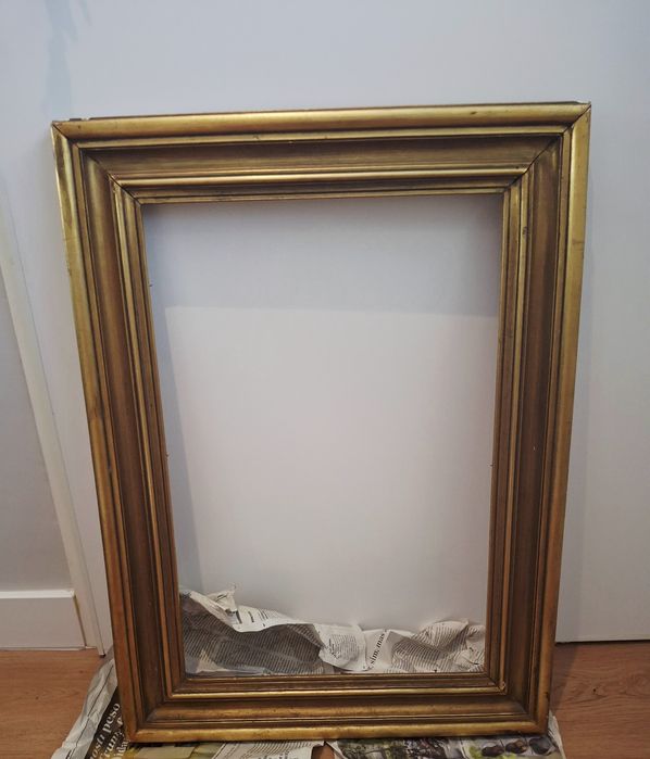 Moldura Vintage Dourada