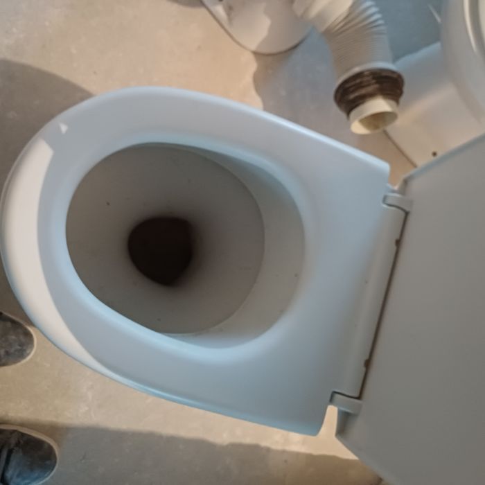 Продам унітаз для будівельників з гофрою і кришкою