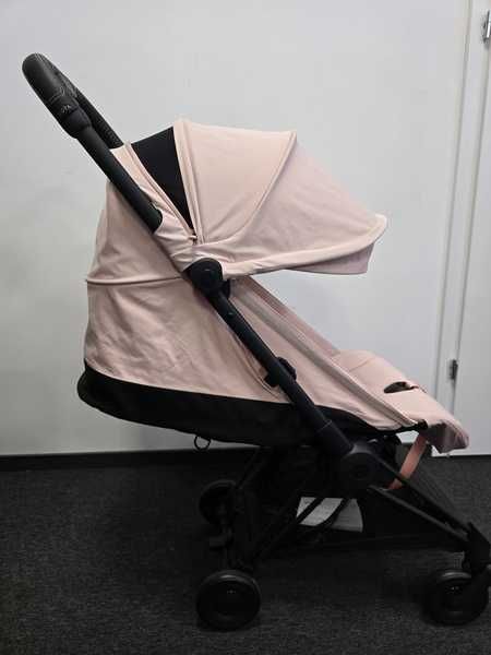 [OUTLET] Cybex Coya Wózek Spacerowy Rama Matt Black Peach Pink