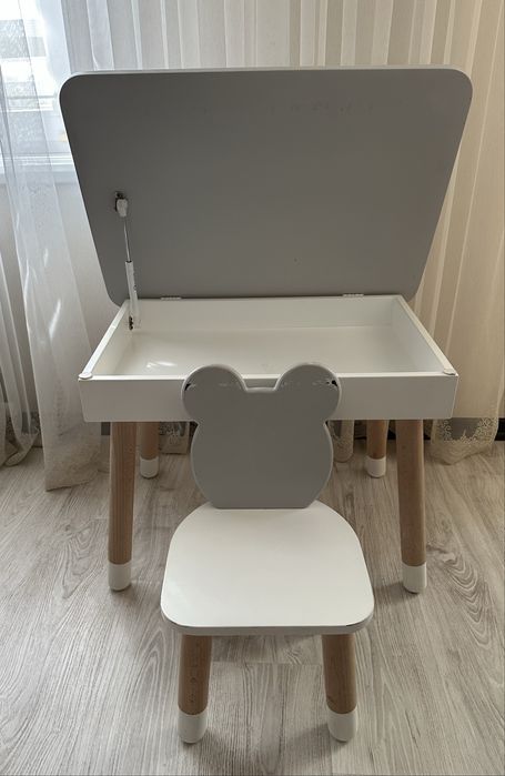 Столик, парта дитяча