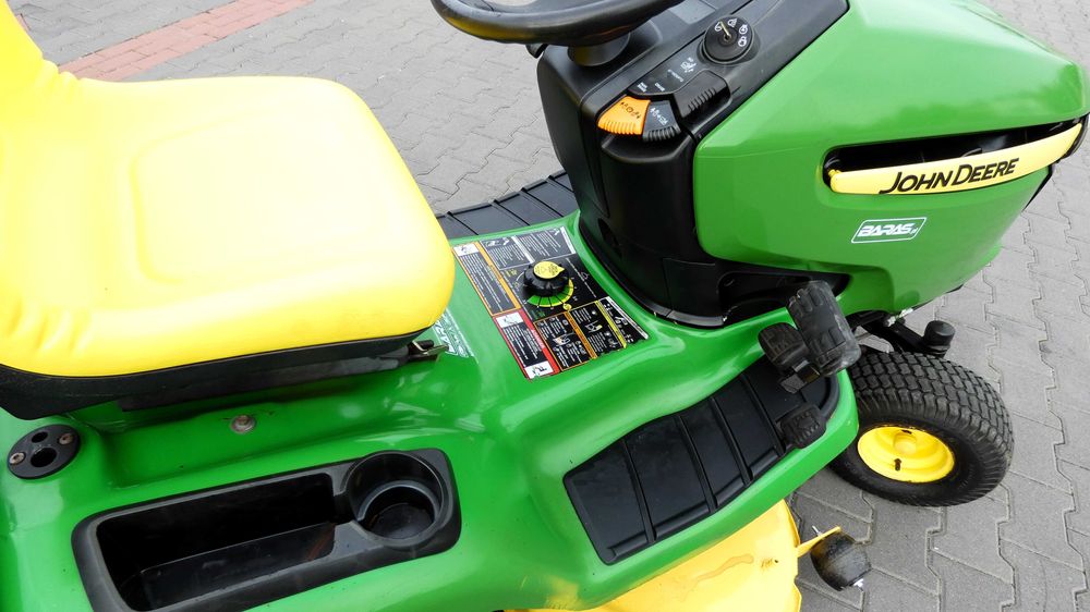 Traktor kosiarka John Deere X300R Kawasaki 2 Cylindry (230601.5) Baras