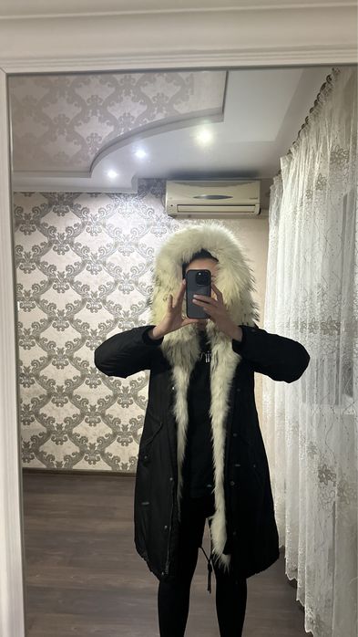 Продаю натуральну мехову парку