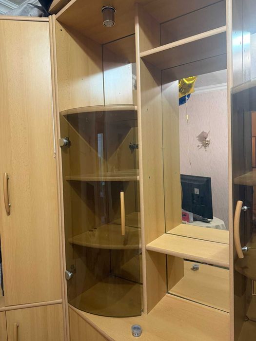 Шафа для одягу та посуду