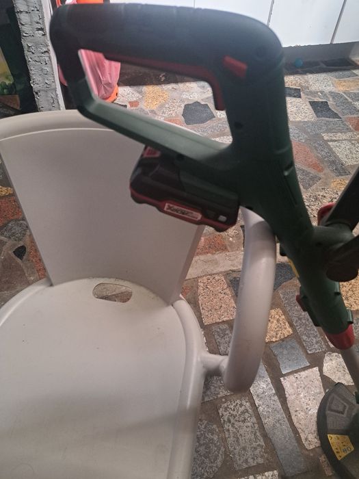 Corta relva a gasolina e aparadora