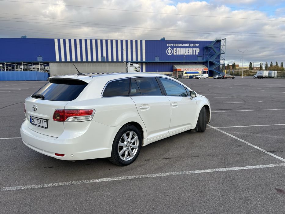 Тойота Авенсіс Т27