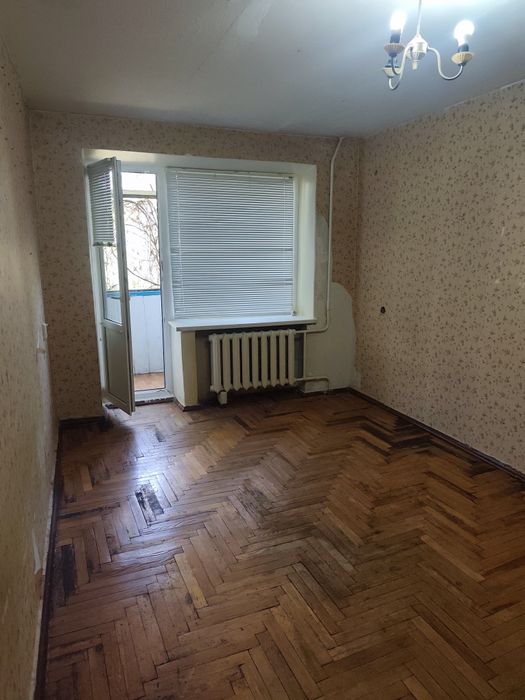 Продам 1 кім. квартиру по вул. М.Корищенко