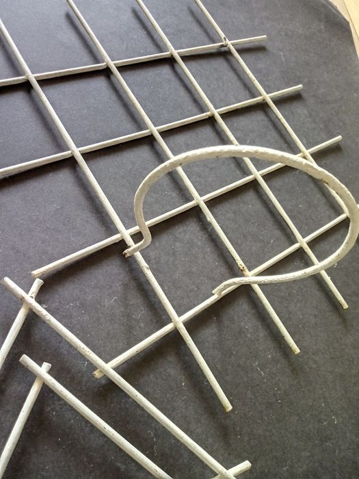 Kratki do kwiatów na ścianę Teofilów