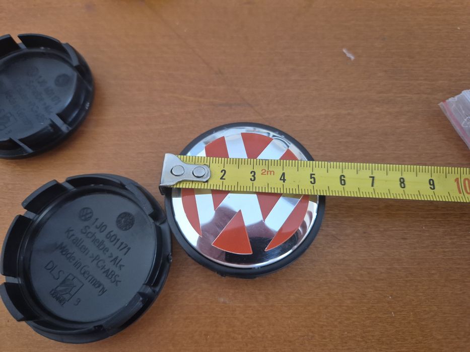 kołpaki dekielki  w alu felgię do vw średnia 56/52mm czerwono srebne