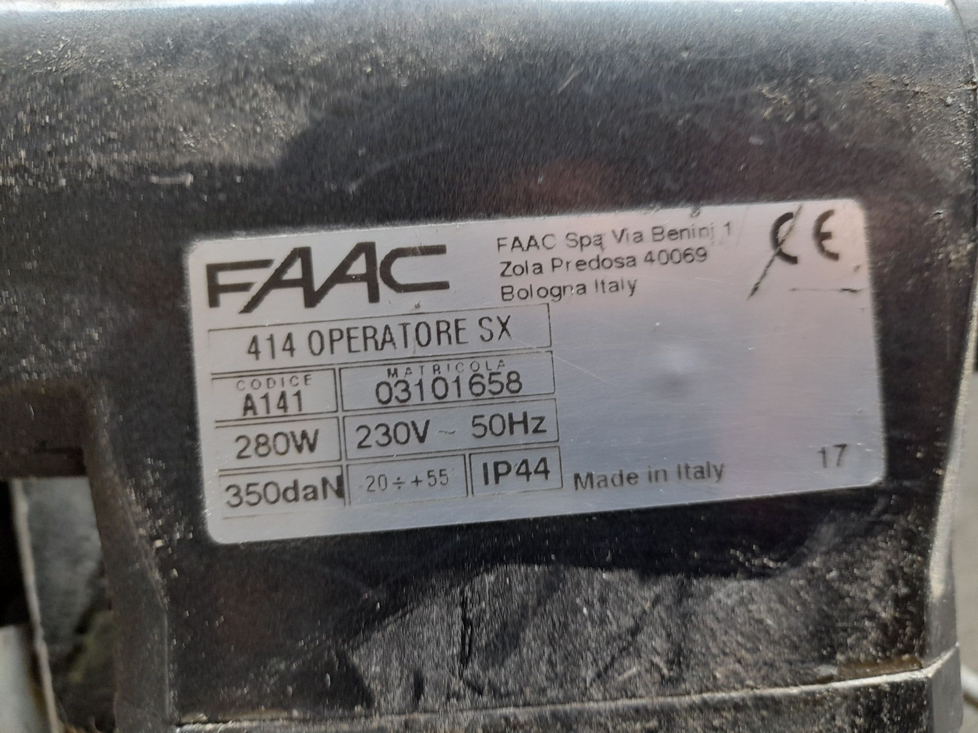 Siłownik do bramy dla bramy 4m FAAC