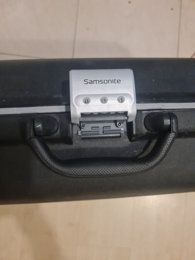 Walizka samsonite oyster niezniszc!alna na kod na dwóch kółkach