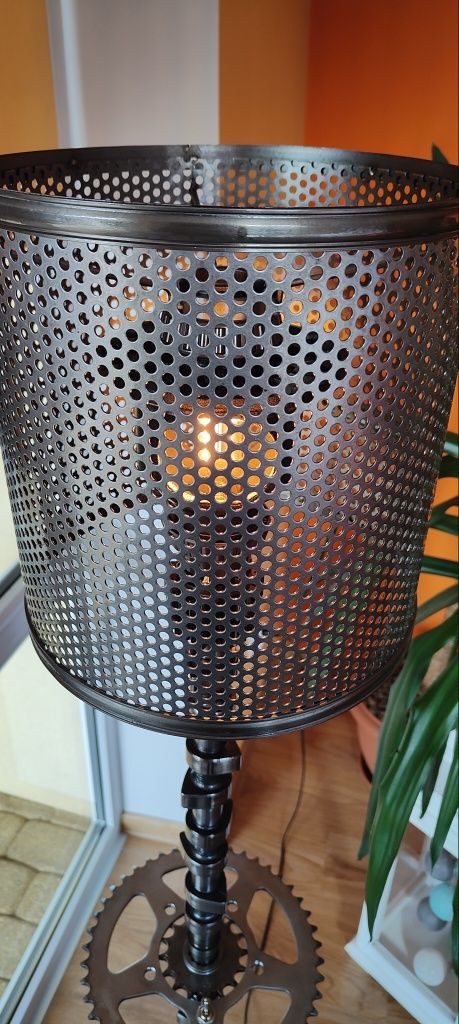 Lampa stojąca z metalu loft industrial