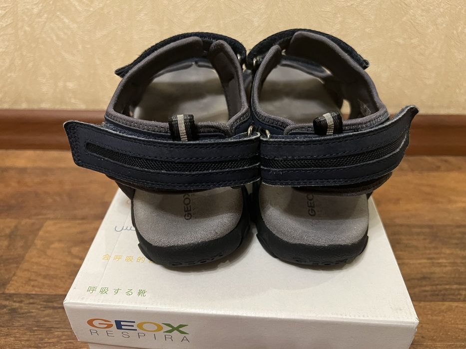 Продам босоножки Geox