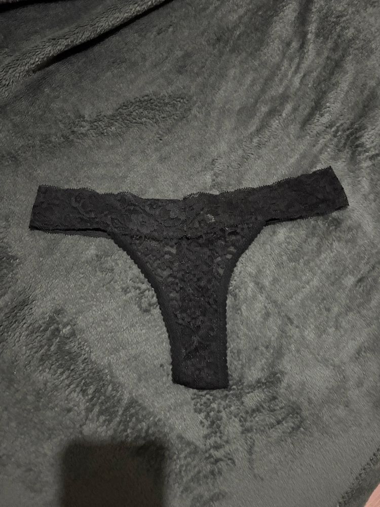 Cueca tanga rendada usada