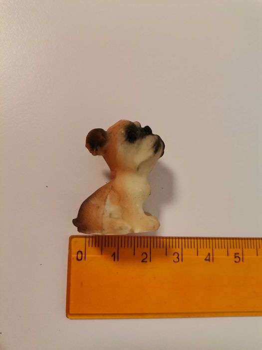 Mała ozdobna figurka - mops