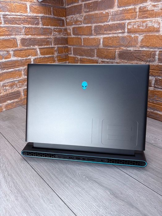18ʼʼ2k 165Гц Alienware M18 R1/RX 7900M 16gb/Ryzen 9 7945HX/1tb/32gb