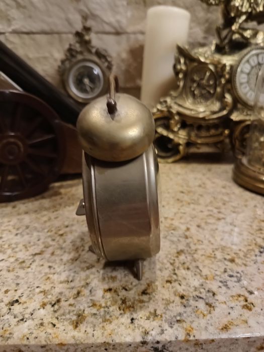 Stary zegar budzik Mera Poltik z dzwonkami