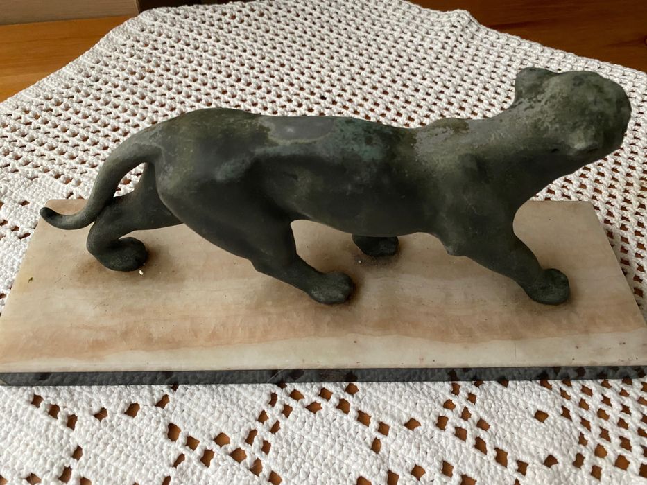 Estátua de bronze puma