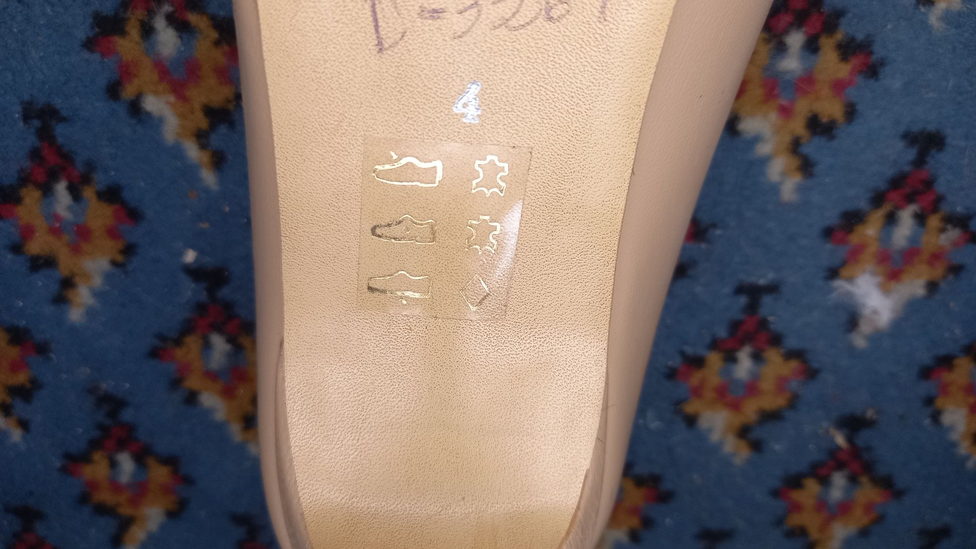 Sapato de salto linha jovem