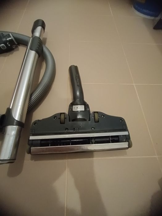 _._ Odkurzacz  Electrolux Ultrasilencer, AEG-wąż, rura, turboszczotka