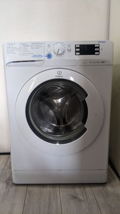 Пральна на машина Indesit