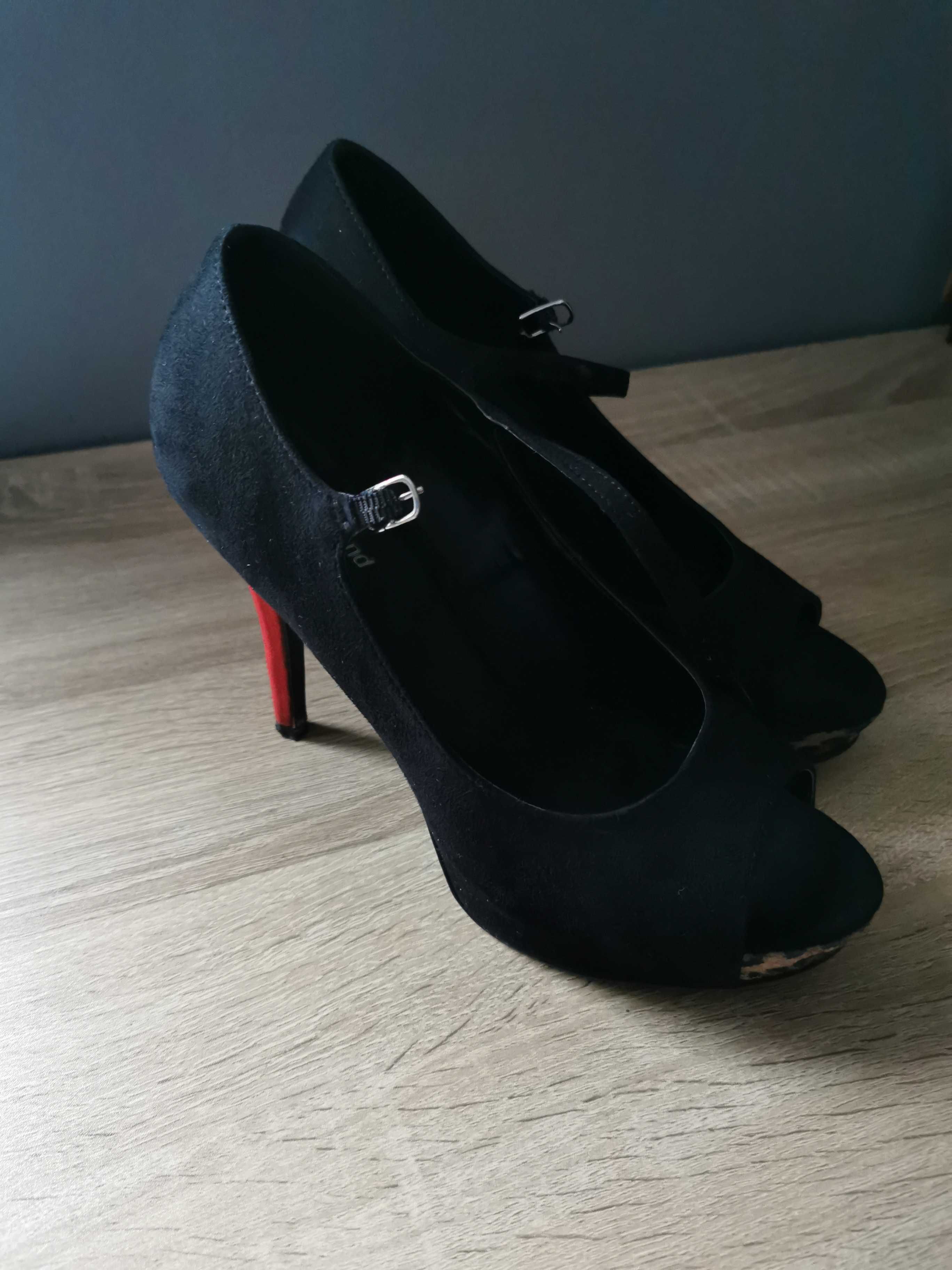 Szpilki czarne, czerwony obcas r38 Deichmann