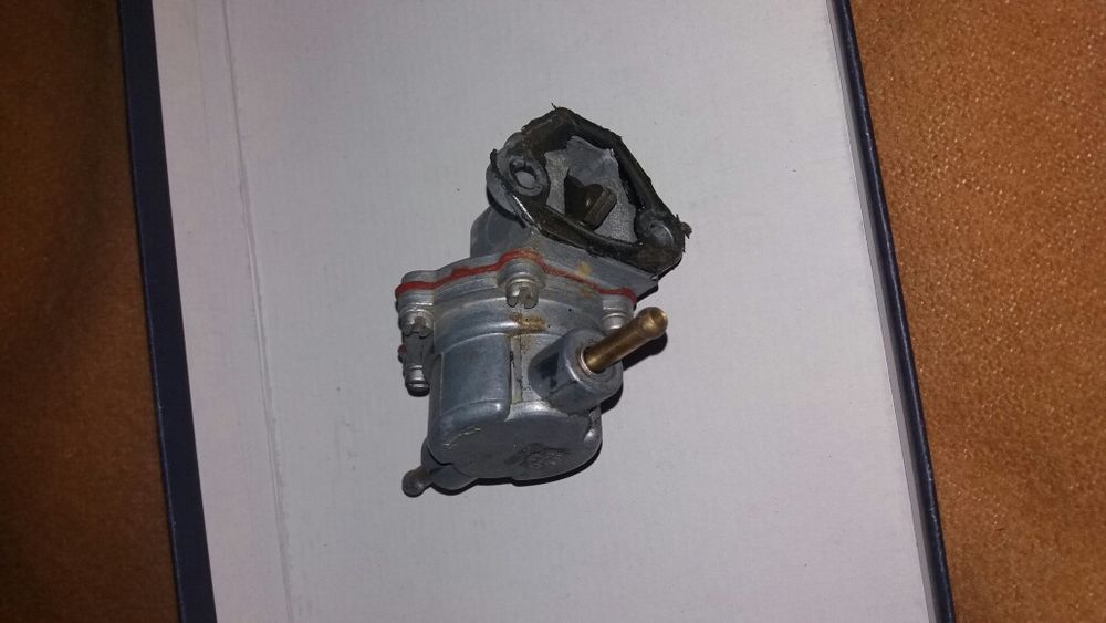 bomba gasolina 2cv ou Diane