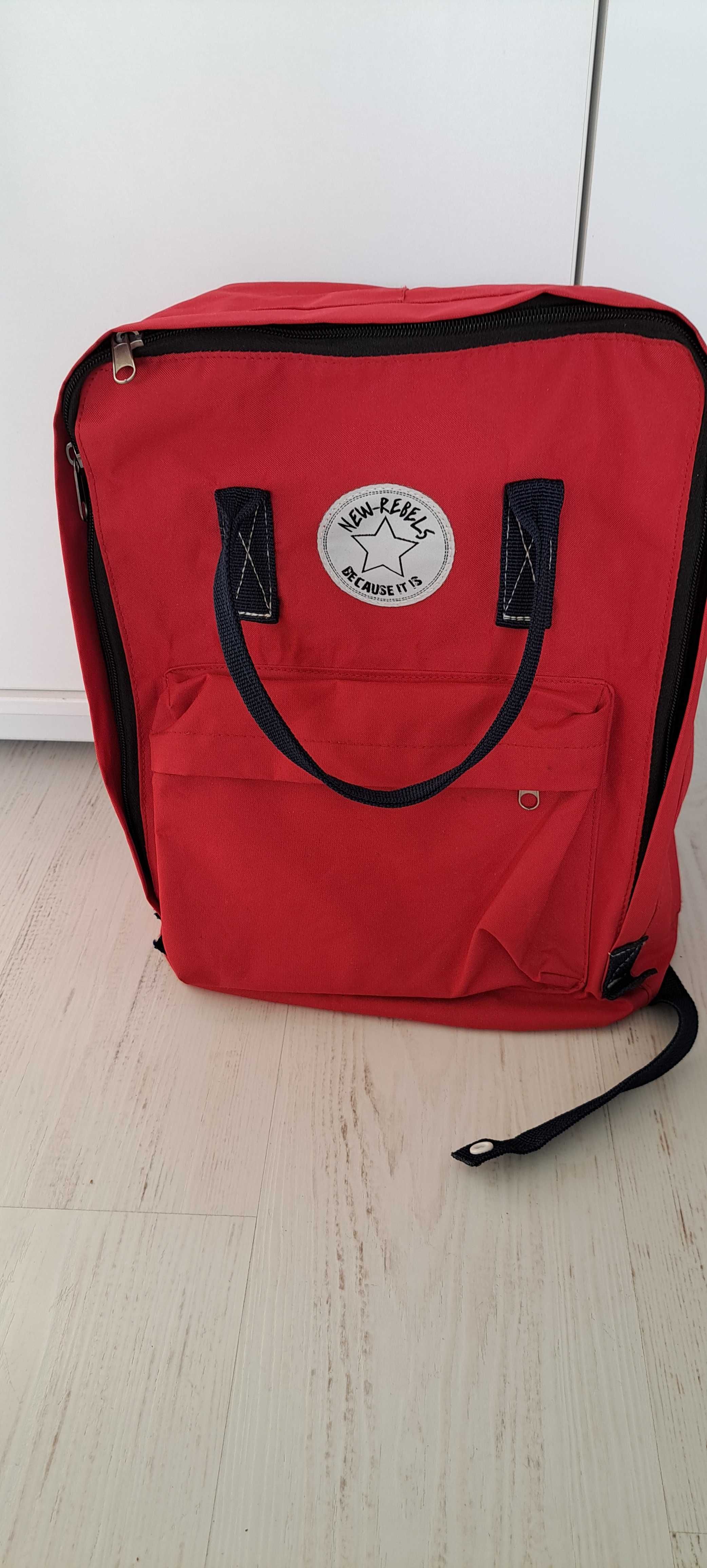 Czerwony plecak firmy New Rebels