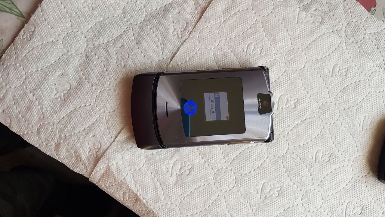 Motorola v3i, bez simlocka